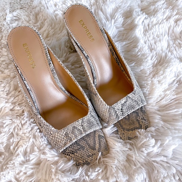 Express Heels - Picture 2 of 6